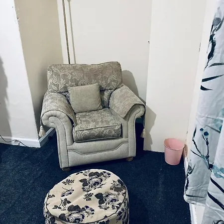 Homestay Centrally Located Double Bedroom In Leeds