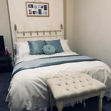 Homestay Centrally Located Double Bedroom In Leeds *