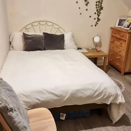 Centrally Located Double Bedroom In